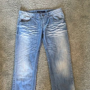 lågmidjade Miss Sixty jeans - jeans från miss sixty. strl 31. bra skick inte använda så mkt. lägg bud från 150. frakt på 66kr