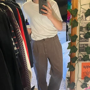 Oversized chinos - Köpte dom second hand, står inget tillverkningsår men tror dom är ganska retro. 