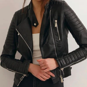 Skinnjacka - Kommer inte till användning. Frågor eller fler bilder kan tas privat☺️