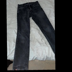 Lågmudjade jeans från hollister. - Säljer mina jeans från hollister. Använder de inte längre och de är i väldigt bra skick. Köp direkt för 70 kr+frakt 