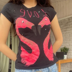 Black pink flamingo T-shirt  -  Very beautiful 