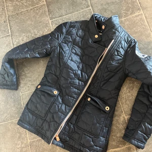 Pelle p jacka - Knappt använd