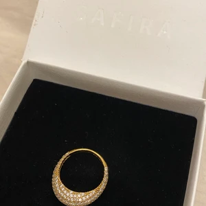 safira ring  - oanvänd safira ring 925