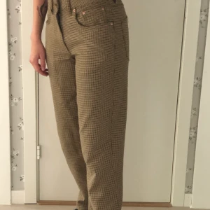 Rutiga byxor  - Sköna godingar från Carlings som skejtats i en del därav något noppriga längst ner mot kanten. I övrigt finfina 🤌  Frakt tillkommer!