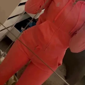 Juicy couture sett - Ett sett som jag ej använder därav säljer, alla diamanter kvar! Nästan ny så inga defekter