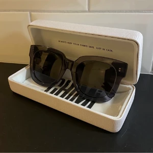 Chimi solglasögon - Chimi solglasögon i modell #8 ginger🫶🏼 Fodralet är lite sönder i sidan med solglasögonen är försiktigt använda.