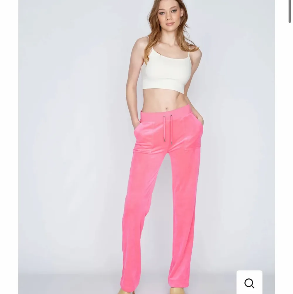Hej jag söker ett par rosa juicy byxor i storlek xs Max 800kr. Jeans & Byxor.