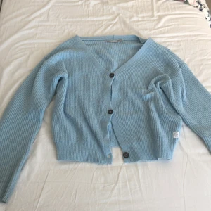 Lager 157 - Den e typ 2 månader gammal men e jätte finnn jag har många av de därför vill jag sälja men e super fint men lågmidjade jens kan sänka priset om ni e intresserade ❤️❤️❤️❤️❤️❤️😻😊den töjer sig mer när du har på dig den så den e som xs ❤️