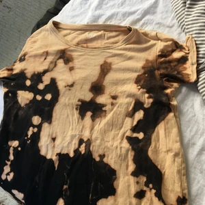 T-shirt  - Säljer denna tie dye tröjan från lager 157 inte andvänd och tvättas såklart innan den säljs, köparen står för frakten, säljer för fick den i present å gillar den inte