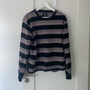 Stussy långärmad T-shirt  - Kan frakta men står ej för fraktpriset.
