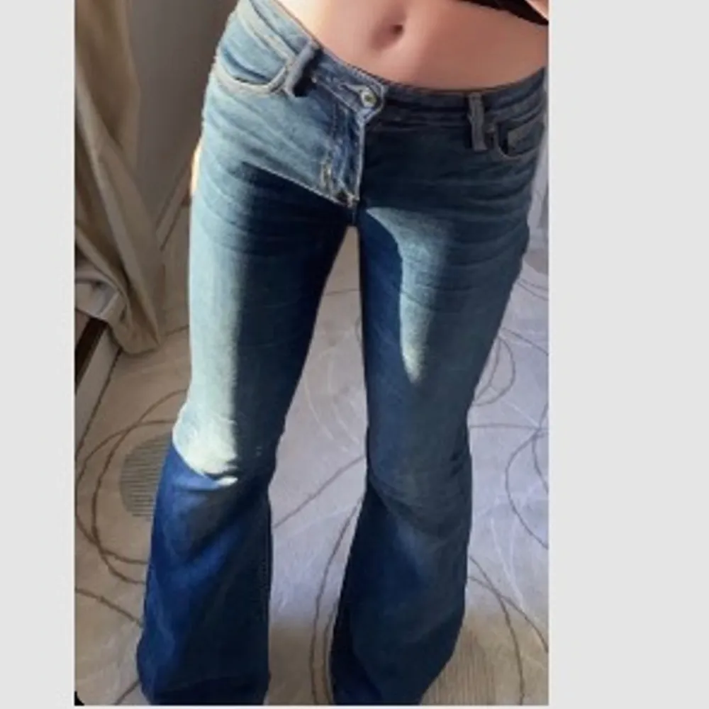 Säljer!💓 bra skick storlek 34-36 jag är 169 och dom passar perfekt i längden💓 . Jeans & Byxor.