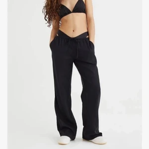 Svarta linnebyxor  - Intressekoll på dessa från H&M. I nyskick. 