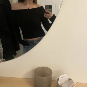 off-shoulder långärmad - säljer denna jätte söta off shoulder långärmade! köpte står för frakt❤️