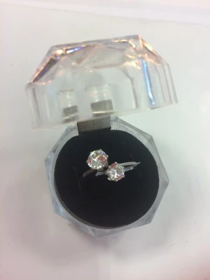 Modern Ringa med Strass/ Pärla  - Fri stlk  69kr/st 