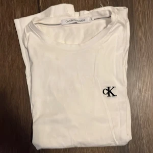 Vit CK tshirt - Vit simpel calvinklein tshirt, nyskick