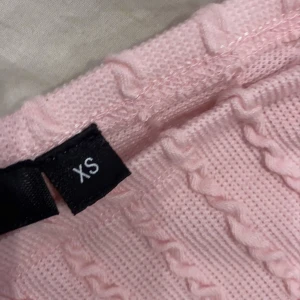 Tajt rosa topp   - En jätte jätte fin tröja, ja hade velat haft på mig den men den har blivit lite kort på mig! Därför säljer jag den, inga problem eller defekter med denna fina toppen. Om ni har några frågor kom privat❤️