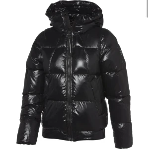 Peak performance jacka - Säljer pga jag inte använder den längre. Inga defekter! Köpt för ca 2 år sedan för 3 500kr