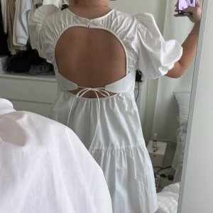 Sommar klänning  - Vit klännig från zara som aldirg har kommit till användning❤️