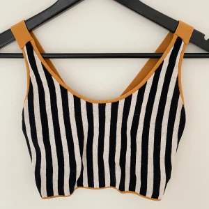 Wesc top - Randig WESC topp i storlek S. 100% bomull. 130kr inkl frakt.