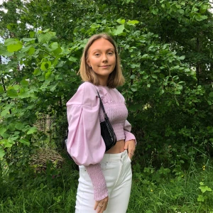 Lila topp⚡️ - Så härlig lila färg på denna topp!!!! Perfekt på sommaren🥰 använd ett fåtal gånger🐻jättefin passform⚡️🥰