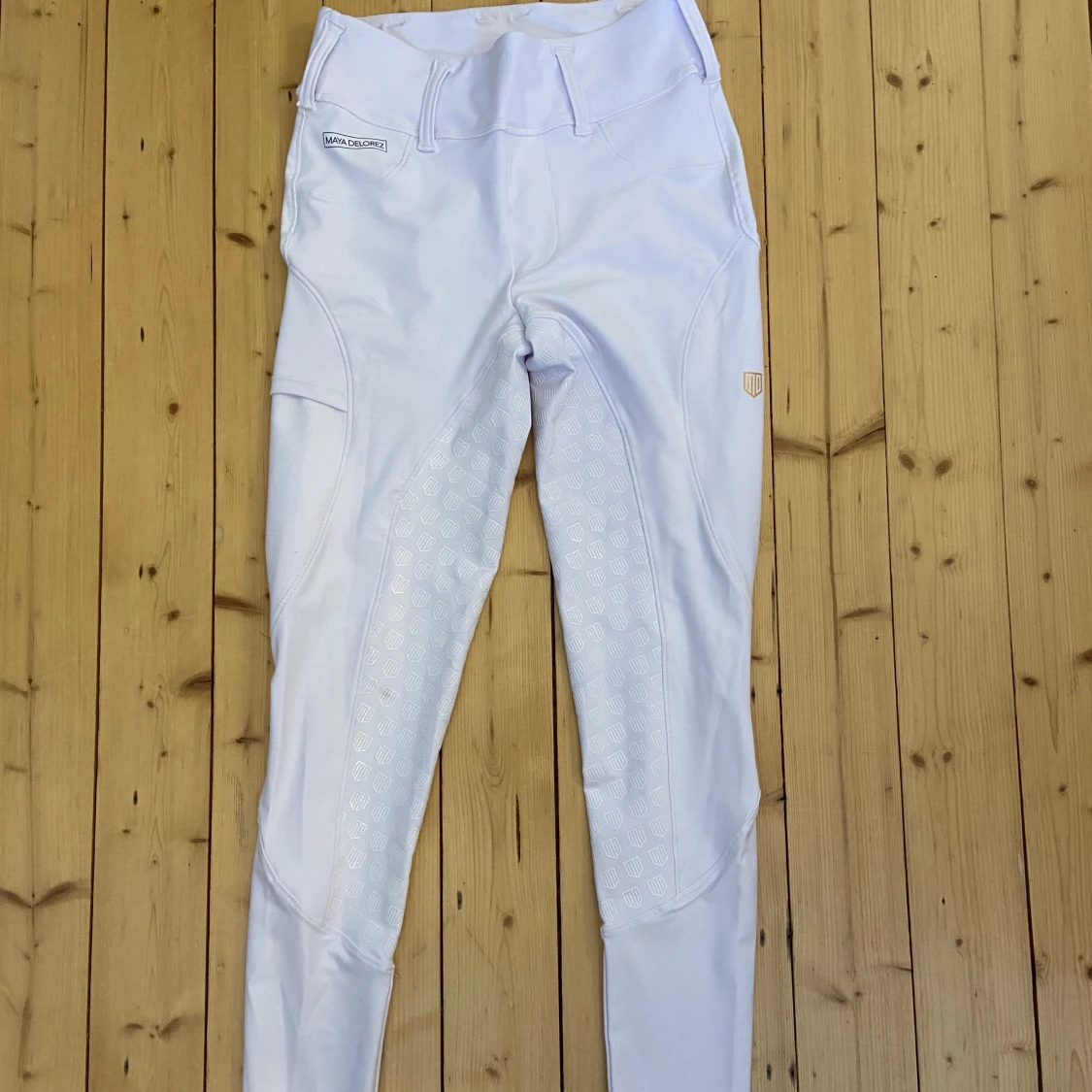 Maya delorez ridbyxa helskoning