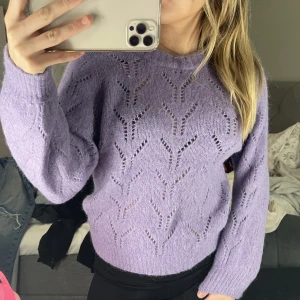 Stickad tröja - Lila stickad tröja från nakd