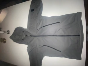Cp company jacka - Tänkte bli av med denna CP Company jackan då jag ska köpa en ny jacka. Nypris 375€. mitt pris 2900. kan också bytas mot en goggle jacket. sydd vid höger handled. 