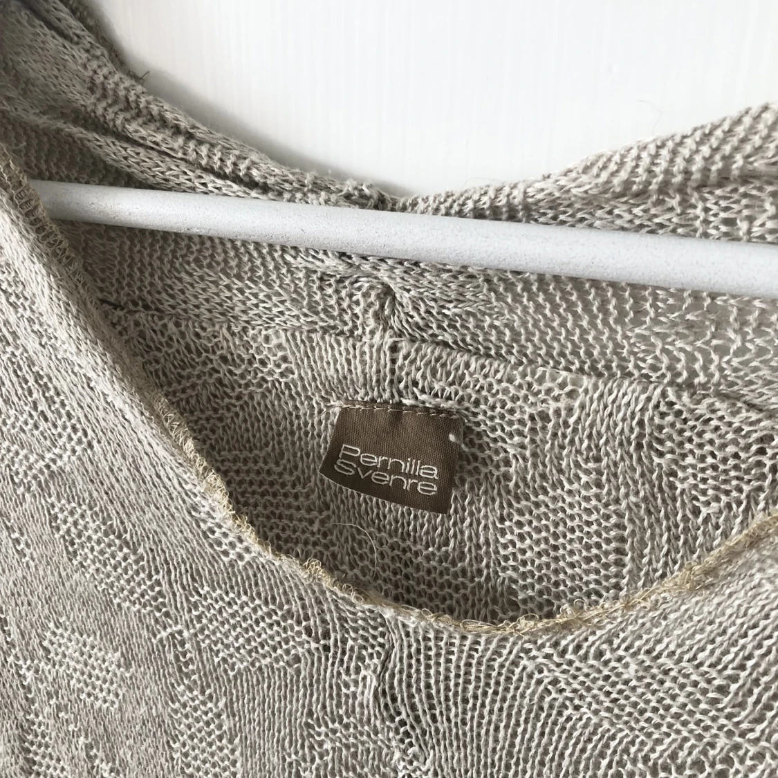 Stickad tröja, sandfärgad