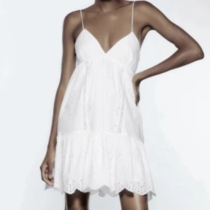 Zara klänning  - En jätte fin zara klänning som är i bra skick 