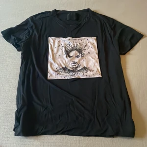 Limitato T-shirt - •Limitato t-shirt • väldigt bra skick • meddela vid frågor