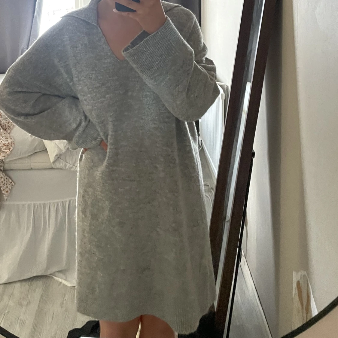 Grå stickad klänning  - 90
