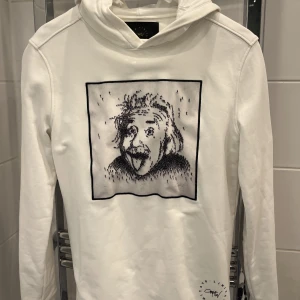 Limitato hoodie - Hej! Säljer nu min Limitato hoodie i storlek:M Väldigt bra skick Box finns!