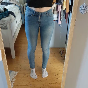 Tiger of Sweden jeans - Tiger of Sweden 25/32. Har blivit för små för mig så säljer de vidare. De är lågmidlade.