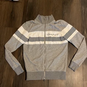 Gant kofta - Unik gant kofta, nyskick använd 2gr tvättad 1 gång. Nypris 1200 Passas även M , stor i storleken!