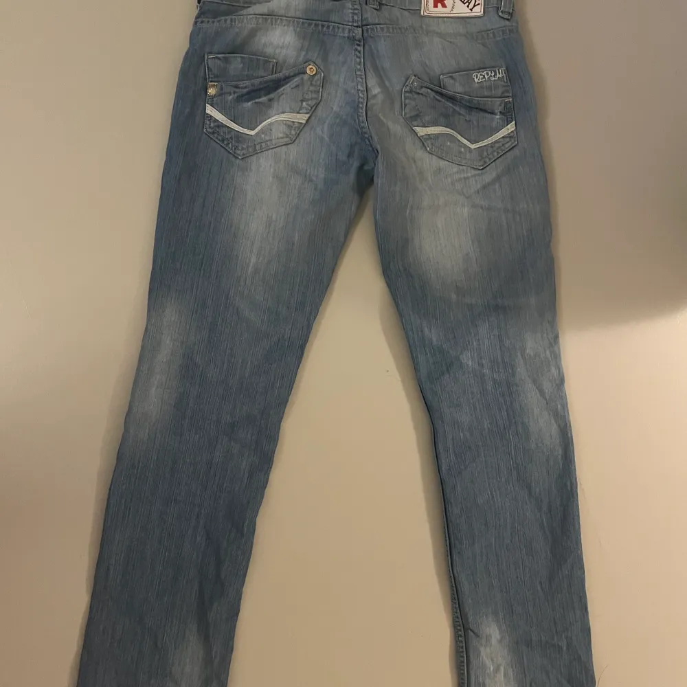 Lågmidjade jeans, bra skick använt cirka 3 gånger. . Jeans & Byxor.