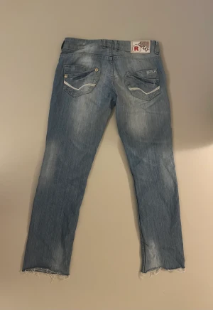 Replay jeans  - Lågmidjade jeans, bra skick använt cirka 3 gånger. 