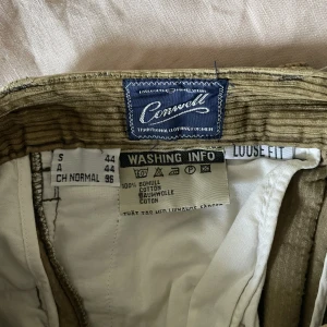 Byxor i manchester  - Köpta Second hand, använda fåtal gånger. Storlek S Brun/gröna