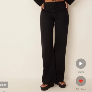 Söker dessa! - Söker dessa byxorna från NA-KD. Byxor med rak passform.  Storlek 38-40. Chloé Monchamp x NA-KD