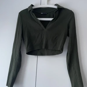 Långärmad magtröja - Tröja från zara säljer pga knappt använder, fint skick! Passar storlek XS/S