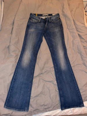Lågmidjade jeans - Lågmidjade jeans. I bra skick. W 24