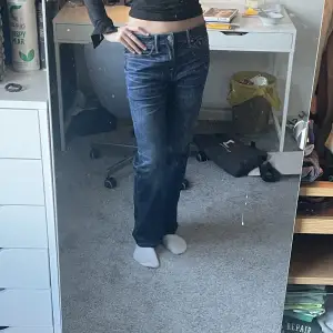 Superfina jeans som tyvärr inte är min stil längre, bra skick! 