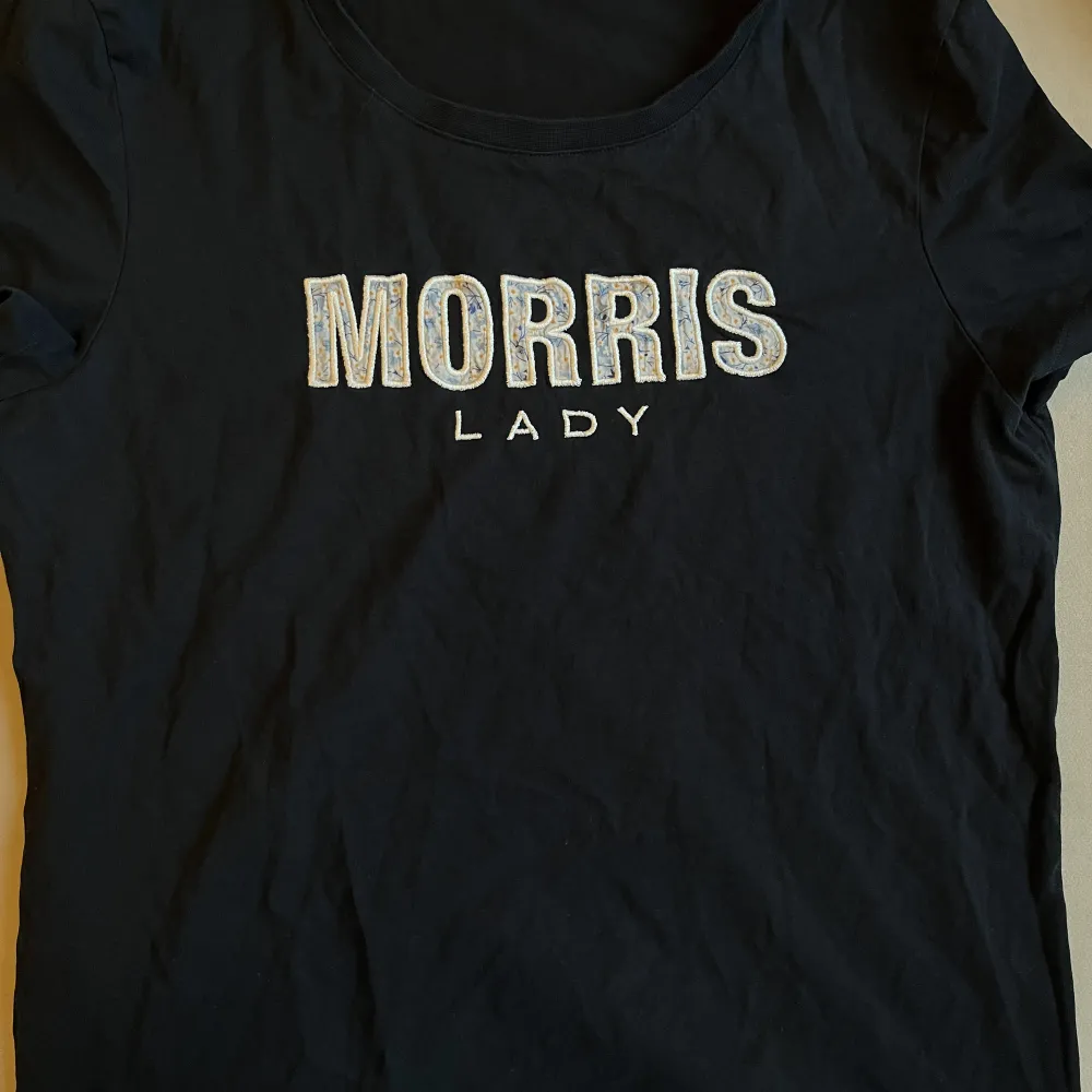 Morris t-shirt i väldigt fint skick, storlek S. T-shirts.