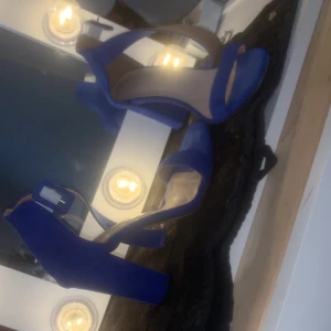 Klackar  - Jag säljer mina klackar som jag inte vill mer så skriv om ni är intresserade. Har använt den en gång   