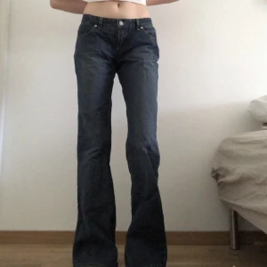 Lågmidjade bootcut jeans - Lågmidjade bootcut jeans från Sisley, Vintage