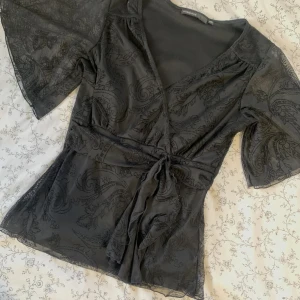 Y2k topp - Jätte snygg topp jag köpte för ett tag sedan! Den kommer dock aldrig till användning.