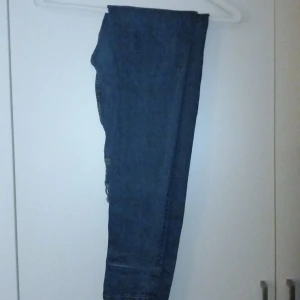 Fel köp - Köpte dessa är min stl men jag hatar smalt vid vristen... Stl xl i lager 157 jeans 