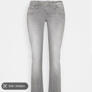 Gråa ltb jeans  - Hej jag säljer nu dessa jeans för att dom inte kommer till användning så mycket längre,skriv för fler bilder❤️ Jag har sytt in ett resorband i jeansen så dom ska sitta bättre i midjan om ni vill ha fler bilder skriv privat  och tror att storleken är 24/30💕