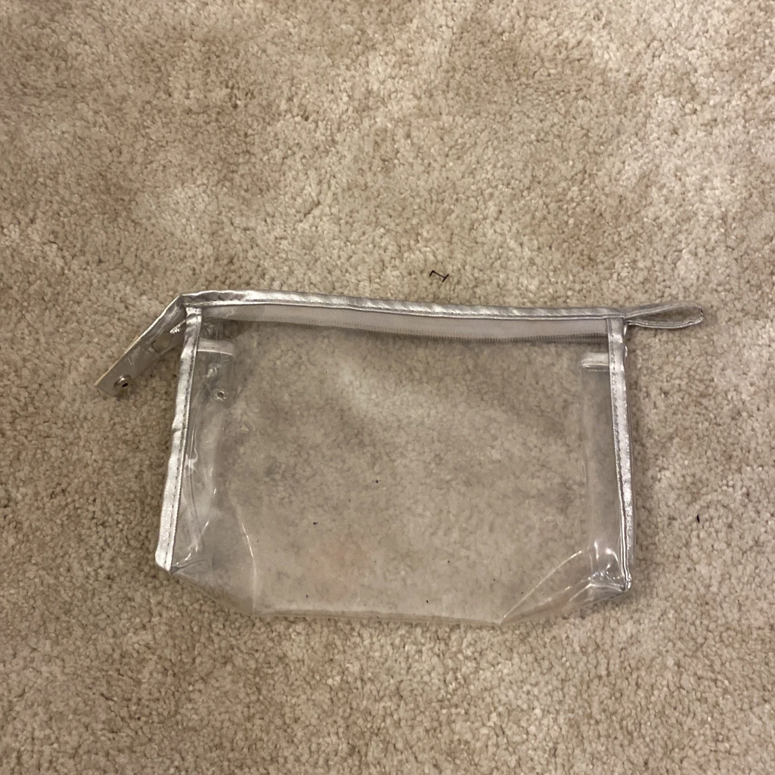 en genomskinlig necessär