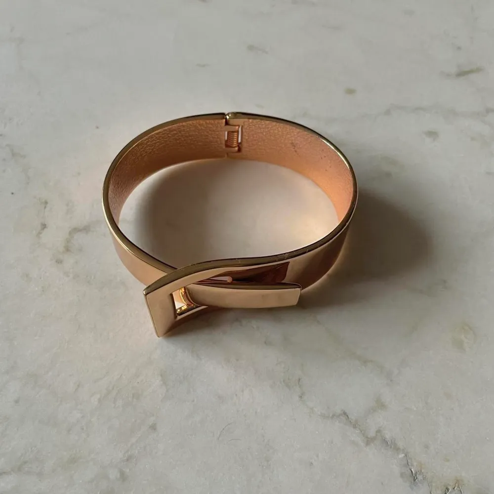 Minimalist Rose Metallic Toned Cuff Bracelet  Rose Gold color  gently worn, subtle scratches   7CM Rose Gold color Bracelet . Accessoarer.