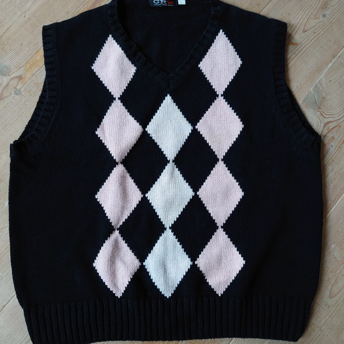 Svart och rutig väst  - 90
